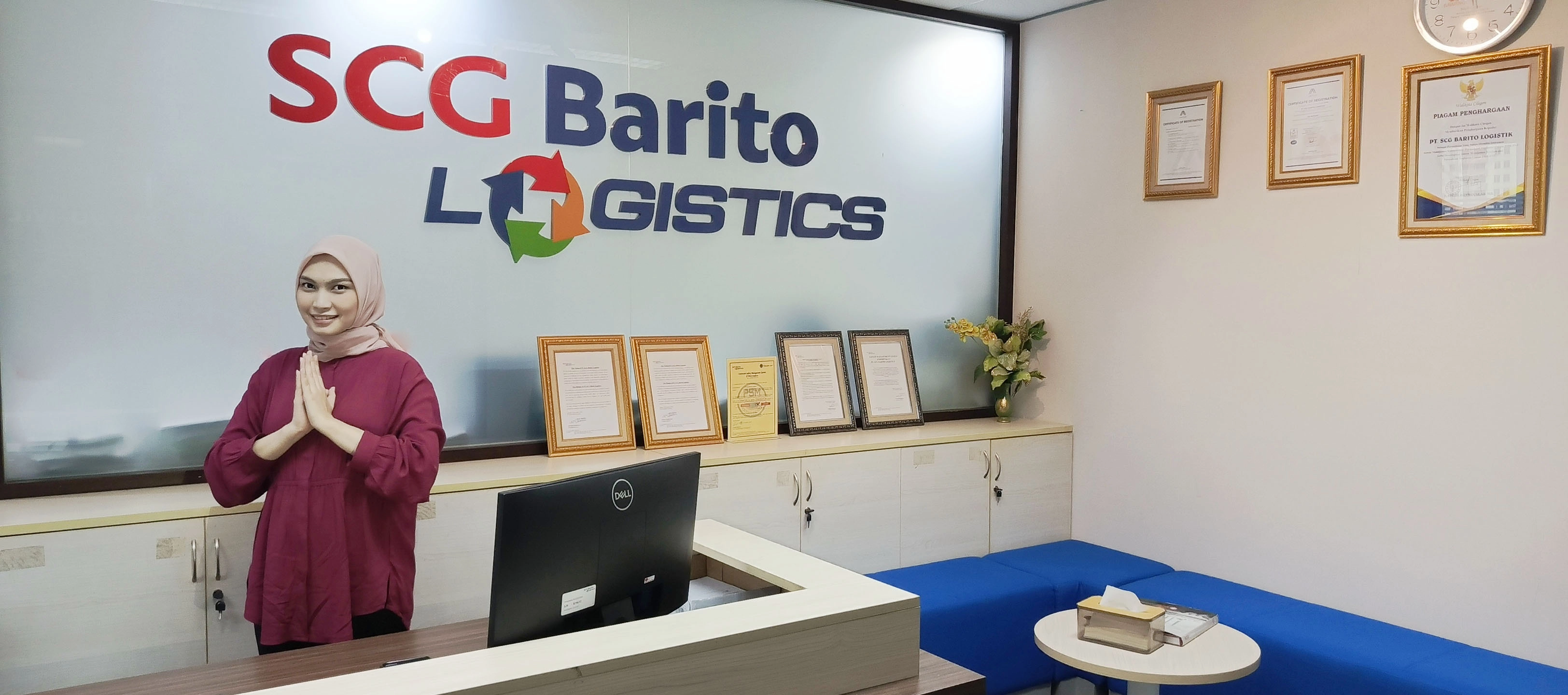 พนักงานของ SCG Barito Logistics พร้อมให้คำแนะนำและบริการด้านโลจิสติกส์