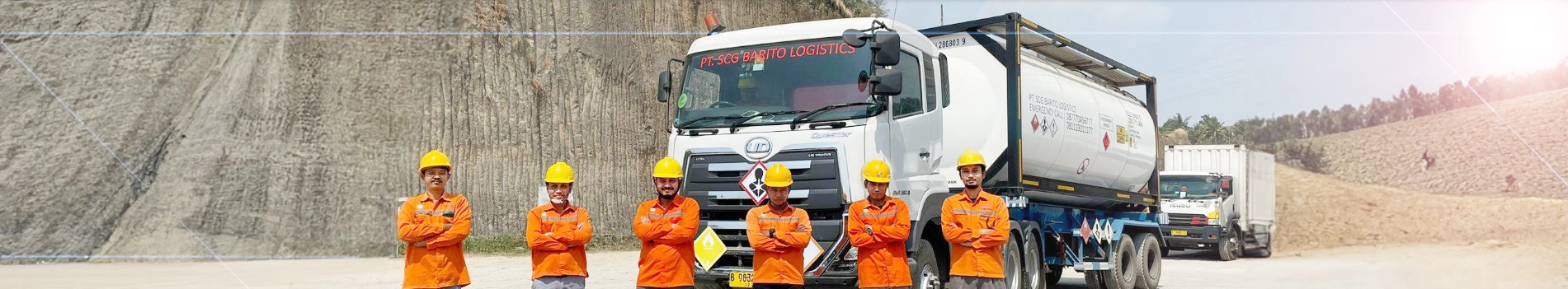 ทีมงานมืออาชีพของ SCG Barito Logistics ที่ให้บริการด้านโลจิสติกส์ในอินโดนีเซีย